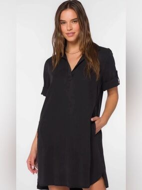 Velvet Heart Black Short Sleeve V-Neck Tunic Dress